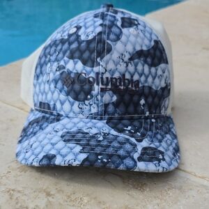 Columbia Navy and White Patterned Hat